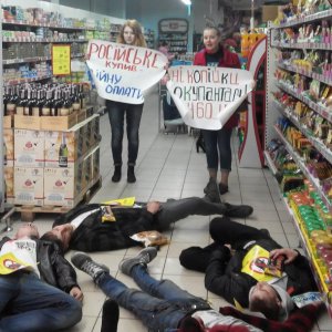 В Житомире прошла очередная волна флешмобов «Российские товары убивают». ФОТО