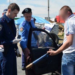 Под Житомиром Самооборона в автомобиле киевлянина выявила бомбы. ФОТО