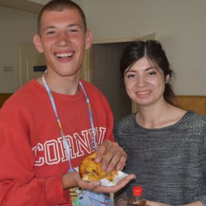 У Романові дітям із особливими потребами житомирські благодійники подарували смачні гостинці. ФОТО