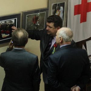 У Житомирі відкрилась фотовиставка «Волонтери Червоного Хреста». ФОТО