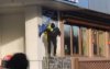В Житомире неизвестные в масках сорвали флаг Партии регионов с офиса